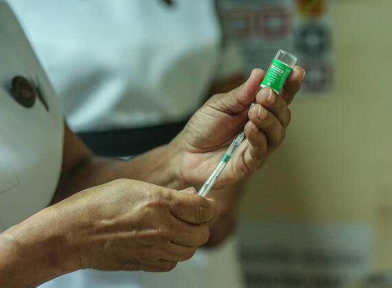January 29, 2021, Colombo, Sri Lanka: A close up of health worker preparing injection of Oxford-AstraZeneca Covid-19 vaccine at The National Hospital Colombo in Sri Lanka on January 29, 2021. Colombo Sri Lanka - ZUMAd152 20210129_znp_d152_001 Copyright: xPradeepxDambaragex