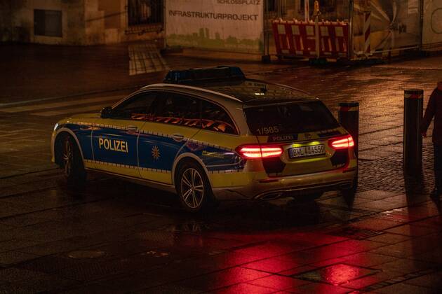 Sindelfingen themed pictures Stuttgart in time of corona pandemic, 28 01 2021, themed pictures Stuttgart in time of corona pandemic, police in Stuttgart Koenigstrasse, 28 01 2021, Copyright: xEIBNER DROFITSCHx EP_ddh