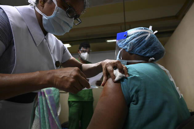 (210129) -- COLOMBO, Jan. 29, 2021 -- A medical worker receives a dose of COVID-19 vaccine at the National Infectious Disease Hospital (IDH) in Colombo, Sri Lanka, Jan. 29, 2021. Sri Lanka s health officials on Friday kicked off the country s first COVID-19 vaccination program by inoculating a senior consultant physician at the National Infectious Disease Hospital (IDH) who has been in the front lines of the pandemic, local media reported. Dr. Ananda Wijewickrama was the first medical officer to receive the jab on Friday morning, which was monitored by hospital staff and government officials. A senior nurse at the IDH was the second to receive the jab while three military officers also received the jab at the Army Hospital in Colom 