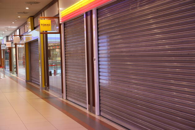Corona Crisis, Trading, Lockdown, Closed Shops Vienna, 30 01 2021 Closed Shops, Closed Trading, Bankruptcy, Roll Bar Down