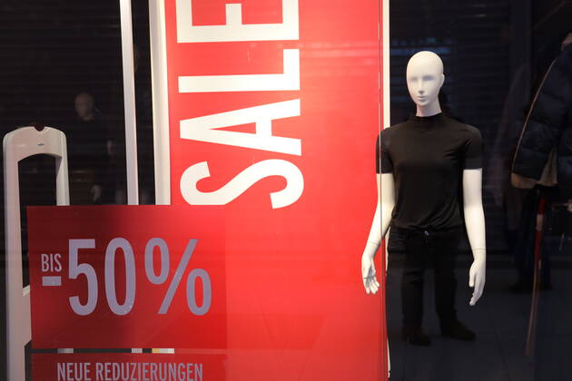 Corona crisis, trade, lockdown, closed shops Vienna, 30 01 2021 Closed trade, bankruptcy, discounts in trade, sale, clearance sale
