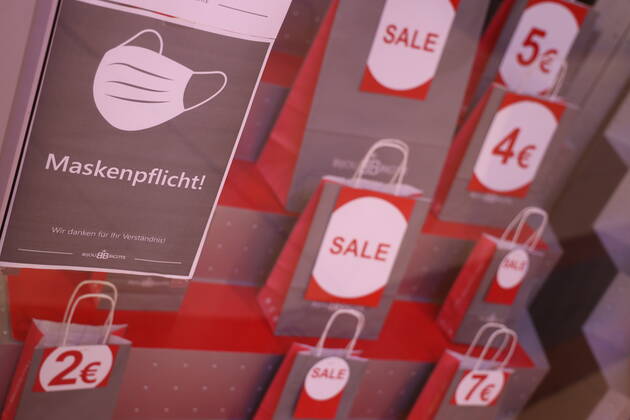 Corona crisis, trade, lockdown, closed shops Vienna, 30 01 2021 mask obligation, bankruptcy, discounts in trade, sale, clearance sale