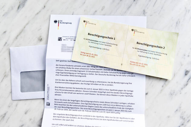 Eligibility certificates for FFP2 masks Corona pandemic Coronapandemic Coronavirus COVID 19 pandemic COVID 19 epidemic SARS CoV 2 Covid 19 Covid 19 protective mask protective masks face mask certified FFP 2 ZN95 ZN 95 KN 95 letter from the federal government vouchers FFP2 eligibility certificates Hamburg Hamburg Germany Germany Copyright: xAchimxDuwentästerx