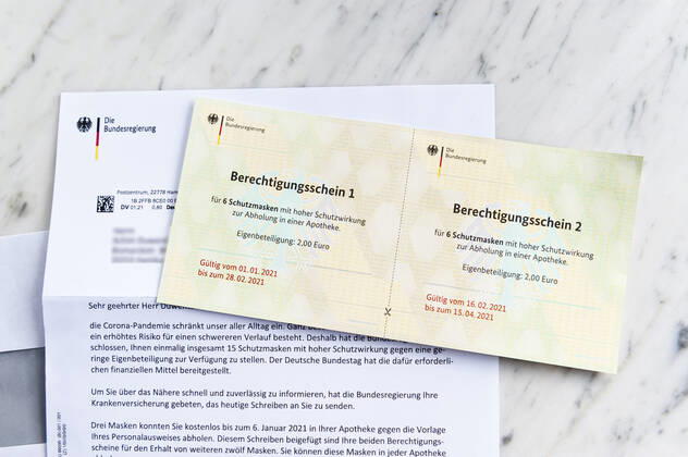 Eligibility certificates for FFP2 masks Corona pandemic Coronapandemic Coronavirus COVID 19 pandemic COVID 19 epidemic SARS CoV 2 Covid 19 Covid 19 protective mask protective masks face mask certified FFP 2 ZN95 ZN 95 KN 95 letter from the federal government vouchers FFP2 eligibility certificates Hamburg Hamburg Germany Germany Copyright: xAchimxDuwentästerx