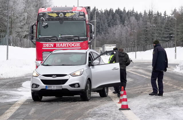 Border control 30 01 2021, Reitzenhain, border, border control Federal police checked at the border trucks and cars entering Germany The Federal police carried