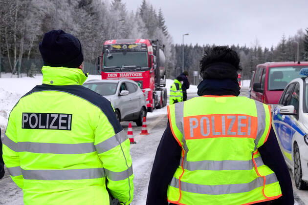 Border control 30 01 2021, Reitzenhain, border, border control Federal police checked at the border trucks and cars entering Germany The Federal police carried