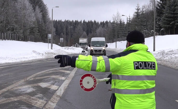 Border control 30 01 2021, Reitzenhain, border, border control Federal police checked at the border trucks and cars entering Germany The Federal police carried