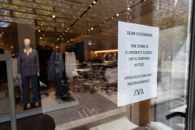 WA CORONAVIRUS COVID19, A sign posted in the window of Zara announcing it is closed until further notice in Perth, Monday, February 1, 2021. West Australian Premier Mark McGowan yesterday called for a five-day lockdown for metropolitan Perth and two nearby regions after a COVID-19 hotel quarantine breach. ( NO ARCHIVING, EDITORIAL USE ONLY, NO USE IN BOOKS WITHOUT CONSENT  Copyright: xRICHARDxWAINWRIGHTx 20210201001517491969