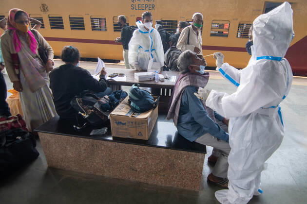 MUMBAI, INDIA - FEBRUARY 1: A healthcare worker conducts swab tests of travellers for coronavirus infection, at Dadar station, on February 1, 2021 in Mumbai, India. (Photo by Pratik Chorge Hindustan Times) Daily Life Amid Covid-19 Pandemic In India