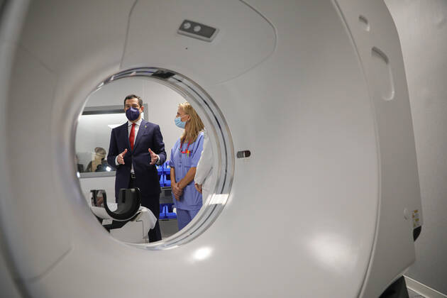 The President of the Junta de Andalucia, Juanma Moreno (c), with the healthcare staff during the inauguration of the new Covid-19 Emergency Hospital, built in the former Military Hospital Vigil de Quinones. In Seville, (Andalusia, Spain), 01 February 2021. 01 FEBRUARY 2021 Maria JosÃ Lopez LagenciaEP 02 01 2021 Seville (Andalusia) Seville (Andalusia) Spain Copyright: xMariaxJosÃ xLopezx 3543366