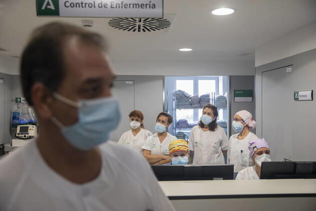 Healthcare personnel during the inauguration of the new Covid-19 Emergency Hospital, built in the former Military Hospital Vigil de Quinones. In Seville, (Andalusia, Spain), 01 February 2021. 01 FEBRUARY 2021 Maria JosÃ Lopez LagenciaEP 02 01 2021 Seville (Andalusia) Seville (Andalusia) Spain Copyright: xMariaxJosÃ xLopezx 3543428