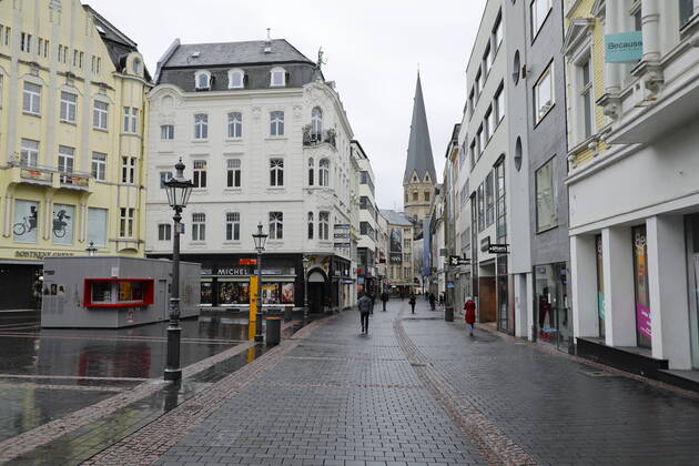 02 02 2021, Bonn, Germany Corona crisis photo Due to the lockdown, gloom reigns in Bonns city centre