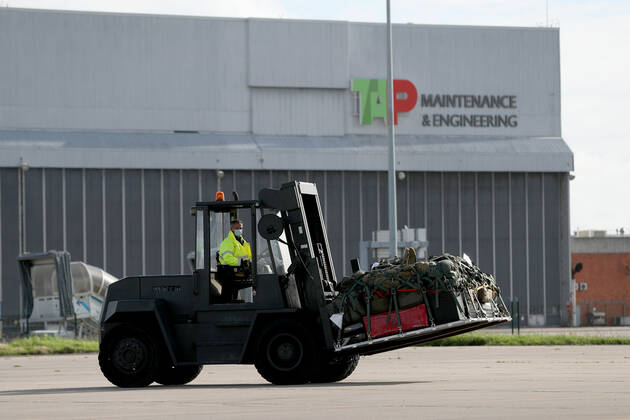 February 3, 2021, Lisbon, Portugal: Medical equipment is unloaded from an Airbus A400M military transport plane of the German Air Force at the Lisbons military airport, in Portugal on February 3, 2021. Germany sends 26 health professionals and medical supplies, as part of a relief mission to combat the covid-19 pandemic in Portugal. In the first phase, the aid must extend over a period of 21 days. Lisbon Portugal - ZUMAf123 20210203_zap_f123_016 Copyright: xPedroxFiuzax