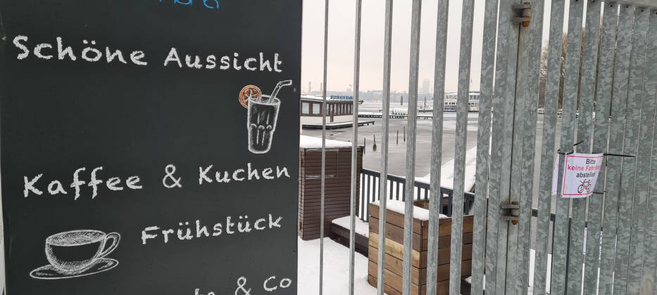 Hamburg in Corona Lockdown scenes in february 2021 around the Hamburger Außenalster closed restaurant barca at the Alster Hamburg in Corona Lockdown scenes in february 2021 around the Hamburger Außenalster , Hamburg Hamburg Germany city center around the Alster