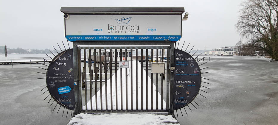 Hamburg in Corona Lockdown scenes in february 2021 around the Hamburger Außenalster closed restaurant barca at the Alster Hamburg in Corona Lockdown scenes in february 2021 around the Hamburger Außenalster , Hamburg Hamburg Germany city center around the Alster
