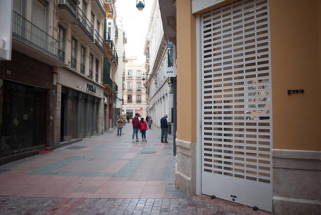 February 3, 2021, Malaga, Spain: A closed store seen at an empty Nueva street amid the partial lockdown caused by coronavirus pandemic. Malaga Spain - ZUMAs197 20210203_zab_s197_005 Copyright: xJesusxMeridax
