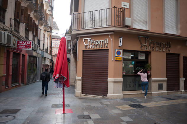 February 3, 2021, Malaga, Spain: A woman seen at a coffee take away shop outside in Malaga amid partial lockdown caused by coronavirus pandemic. Malaga Spain - ZUMAs197 20210203_zab_s197_009 Copyright: xJesusxMeridax
