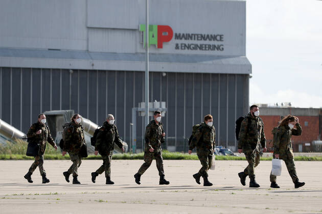 (210203) -- LISBON, Feb. 3, 2021 -- German army medical experts arrives at Figo Maduro military airbase in Lisbon, Portugal, on Feb. 3, 2021. Based on a bilateral agreement, a team of German army medical experts arrived in Portugal on Wednesday to assist the country in its fight against the COVID-19 pandemic. (Photo by Xinhua) PORTUGAL-LISBON-COVID-19-GERMANY-ARMY MEDICS-ARRIVING PedroxFiuza