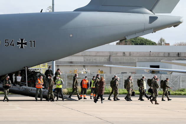 (210203) -- LISBON, Feb. 3, 2021 -- German army medical experts disembark at Figo Maduro military airbase in Lisbon, Portugal, on Feb. 3, 2021. Based on a bilateral agreement, a team of German army medical experts arrived in Portugal on Wednesday to assist the country in its fight against the COVID-19 pandemic. (Photo by Xinhua) PORTUGAL-LISBON-COVID-19-GERMANY-ARMY MEDICS-ARRIVING PedroxFiuza