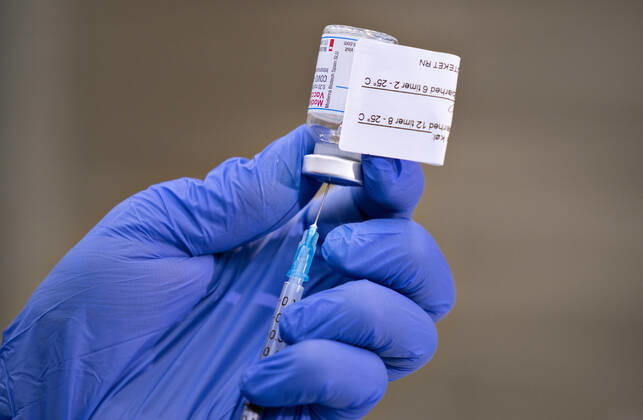 The vaccination with the Moderna vaccine for 85 citizens is underway in Broenderslevhallen, Thursday 4 February 2021 This is the first time Moderna has been used in Denmark. Specifically, these are the oldest citizens in the target group. target group, Broenderslev Jylland Denmark  Copyright: HenningxBagger HenningxBaggerx COP104 spdk20210204-103604-L