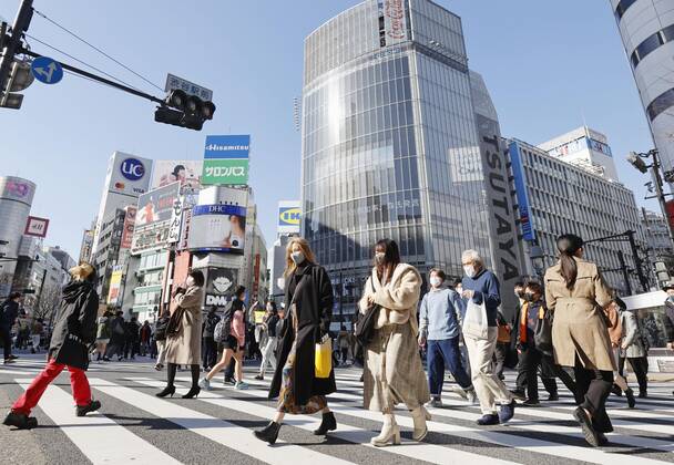 Coronavirus cases top 400,000 in Japan People wearing face masks to protect against the novel coronavirus walk in Tokyo s Shibuya area on Feb. 5, 2021. The cumulative number of coronavirus cases in Japan exceeded 400,000 the same day. 