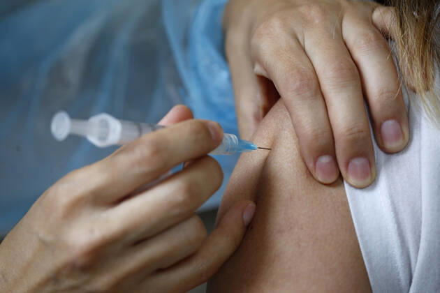 Santiago, 5 February 2021 Third day of vaccination at the Centro Gabriela Mistral GAM against covid 19 for older adults between 85 and 86 years old Jonnathan Oyarzun Aton Chile, Santiago Chile Aton 486205  Copyright: JONNATHANxOYARZUN ATONxCHILE