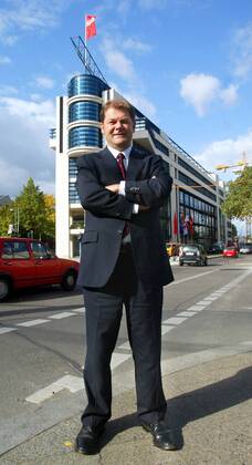 Copyright IMAGO Herrmann Topic The presumed new SPD secretary general Olaf Scholz in front of the party headquarters Copyright: xEventpressxHerrmannx