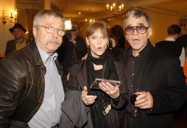 90th birthday of George Tabori 90th birthday of George Tabori IMAGO Mathias Krohn Date 24 5 2004 Topic V l Wolf Biermann , Angelika Domröse and Hilmar Thate at the 90th birthday of George Tabori in the Berliner Ensemble on 24 5 2004 Copyright: xEventpressx xMathiasxKrohnx