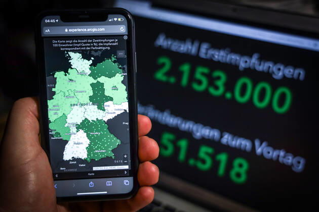 Coronavirus in Germany COVID 19 Vaccinations Dashboard 05 02 2021 Esri Deutschland GmbH based on the Digital Vaccination Rate Monitoring for COVID 19 Vaccination of the RKI Number of first vaccinations 2 153 000 Changes from previous day 51 518 Number of second vaccinations 834 398 Changes from previous day 65 070 Data as of 05 02 2021