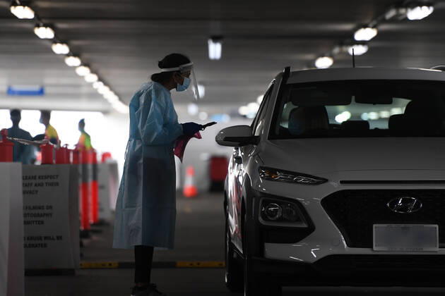 VICTORIA CORONAVIRUS COVID19, **EDS NOTE - IMAGE HAS BEEN DIGITALLY ALTERED TO BLUR LICENSE PLATE AND DRIVER?S FACE** Medical staff work at a pop-up Covid-19 testing site in Albert Park, Melbourne, Saturday, February 6, 2021. Victoria will review airflow within quarantine hotels and change mask policies for staff as it seeks to avoid a repeat of two suspected COVID-19 leaks. ( NO ARCHIVING, EDITORIAL USE ONLY, NO USE IN BOOKS WITHOUT CONSENT MELBOURNE VIC AUSTRALIA  Copyright: xERIKxANDERSONx 20210206001518643091