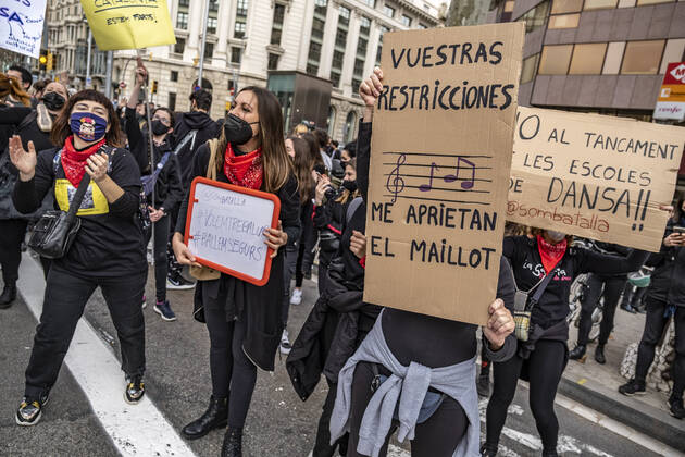 February 6, 2021, Barcelona, Catalonia, Spain: Protesters hold placards during the demonstration in Passeig de GrÃ cia..Professionals, teachers and students of the Dance schools have gathered in Passeig de GrÃ cia to demand the suspension of the restrictive measures derived from the Covid infections to recover dance classes and return to work. Barcelona Spain - ZUMAs197 20210206_zaa_s197_140 Copyright: xPacoxFreirex