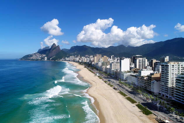 Brazil under COVID-19 RIO DE JANEIRO, BRAZIL, APR 20: COVID 19 - Drone view of Ipanema Beach empty due to pandemic lockdown on April 20, 2020. ( Photo by Chico Ferreira Penta Press ) Rio de Janeiro Brazil 5952_228647 Copyright: xChicoxFerreira PentaxPressx