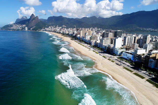 Brazil under COVID-19 RIO DE JANEIRO, BRAZIL, APR 20: COVID 19 - Drone view of Ipanema Beach empty due to pandemic lockdown on April 20, 2020. ( Photo by Chico Ferreira Penta Press ) Rio de Janeiro Brazil 5952_228648 Copyright: xChicoxFerreira PentaxPressx