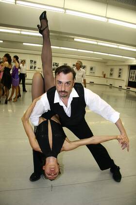 MDR German Television Ballet The soloists Andre Höhl with Joana Ucur Title couple for the poster of the new show 45 years MDR German Television Ballet During the rehearsals, the new choreographies of the MDR German Television Ballet for the new start on 13 October 2008 in the Friedrichstadtpalast Berlin Copyright IMAGO Müller 21 08 2008 IMAGO Foto Berlin Henry H Herrmann Copyright: xEventpressxMüllerx