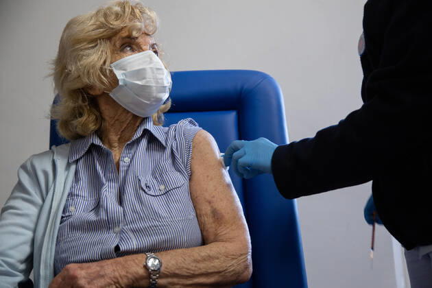 Italy: First COVID-19 vaccination for people over 80 in Rome The first people over 80 vaccinated by the health staff of the ASL Roma 1 Rome Italy Copyright: MatteoxNardone