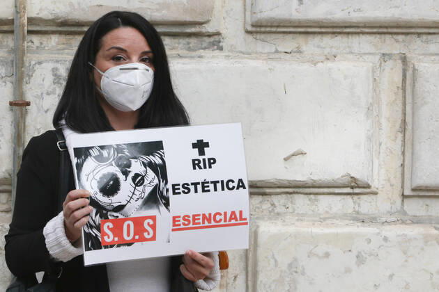 February 8, 2021: February 8, 2021 (Malaga) the Integral Aesthetic Platform is against the closure of beauty and aesthetic centers and in defense of being considered an essential activity at the door of the Government Delegation of Malaga - ZUMAc161 20210208_zap_c161_011 Copyright: xLorenzoxCarnerox