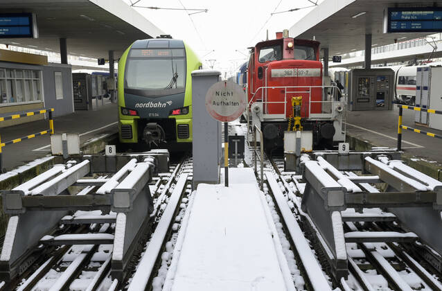 DEUTSCHLAND, Hamburg, Wintereinbruch, Bahnhof Altona Hamburg Germany