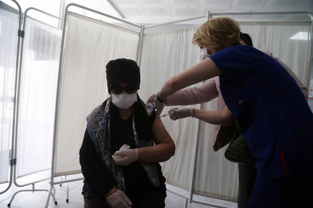 (210208) -- ANKARA, Feb. 8, 2021 -- A woman is vaccinated at a health center in Ankara, Turkey, on Feb. 8, 2021. Turkey on Monday reported 8,103 new COVID-19 cases, including 632 symptomatic patients, as the total number of positive cases in the country reached 2,539,559, according to its health ministry. (Photo by Xinhua) TURKEY-ANKARA-COVID-19-VACCINATION MustafaxKaya 