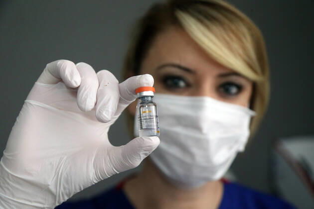 (210208) -- ANKARA, Feb. 8, 2021 -- A nurse shows a vial of the COVID-19 vaccine at a health center in Ankara, Turkey, on Feb. 8, 2021. Turkey on Monday reported 8,103 new COVID-19 cases, including 632 symptomatic patients, as the total number of positive cases in the country reached 2,539,559, according to its health ministry. (Photo by Xinhua) TURKEY-ANKARA-COVID-19-VACCINATION MustafaxKaya 