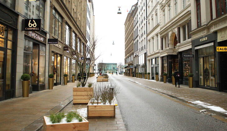 The Neuer Wall shopping street in Hamburgs city centre, almost deserted during the lockdown Hamburg city centre