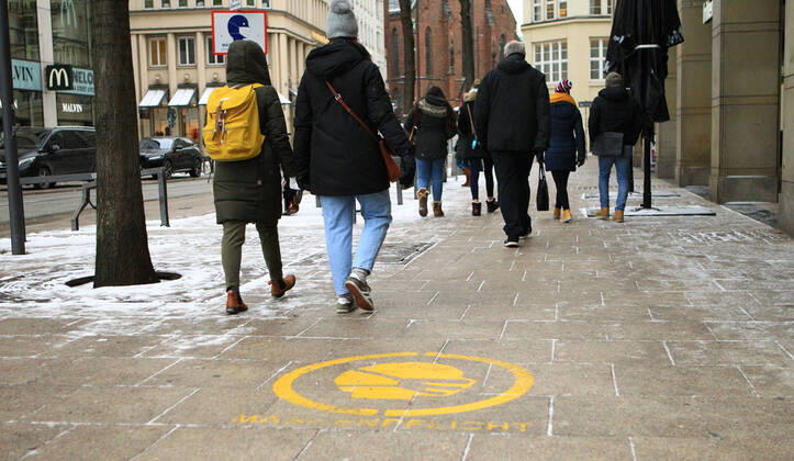 A notice has been spray-painted on the pavement slabs in Hamburgs city centre that masks are compulsory City centre Hamburg