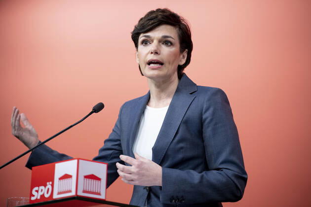 SPOE press conference Vienna: Red foyer ,,Current corona developments Pressekonferenz in Wien mit Pamela Rendi-Wagner zur aktuellen Corona-Entwicklung. Im Bild: SPÖ-Bundesparteivorsitzende Klubobfrau Pamela Rendi-Wagner (SPÖ). Wien, Österreich. 10.02.2021