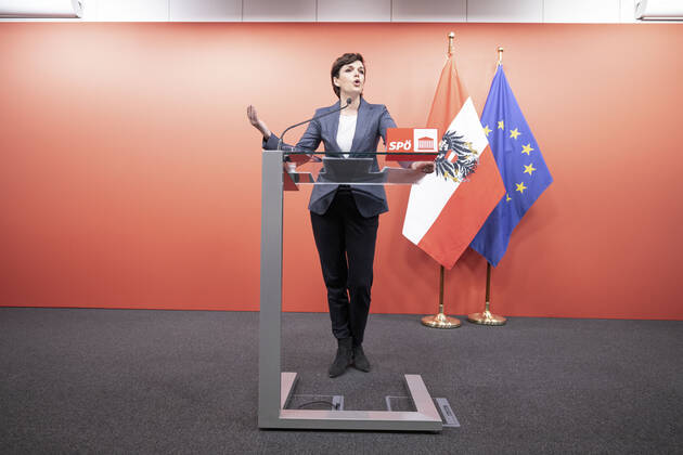 SPOE press conference Vienna: Red foyer ,,Current corona developments Pressekonferenz in Wien mit Pamela Rendi-Wagner zur aktuellen Corona-Entwicklung. Im Bild: SPÖ-Bundesparteivorsitzende Klubobfrau Pamela Rendi-Wagner (SPÖ). Wien, Österreich. 10.02.2021