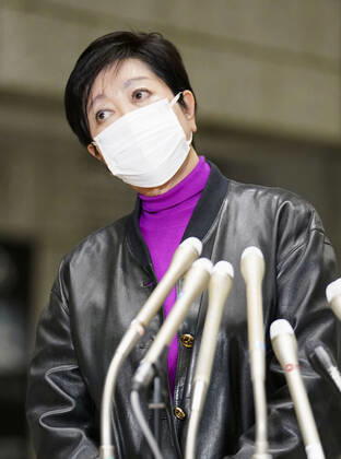 Tokyo Gov. Koike Tokyo Gov. Yuriko Koike meets the press at the metropolitan government headquarters building on Feb. 11, 2021, following Tokyo Olympic organizing committee chief Yoshiro Mori s decision to step down from the post over his recent remarks slammed as sexist. 