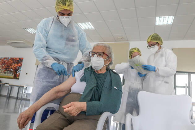 February 12, 2021: February 12, 2021 (Ronda,Malaga) The Andalusian Health Service (SAS) has started this Friday in Ronda the massive vaccination against the coronavirus in over 80 years. Those with mobility problems with the first dose of Pfizer vaccine are being given the dose in vehicles to the population over the age of 80. - ZUMAc161 20210212_zap_c161_017 Copyright: xLorenzoxCarnerox