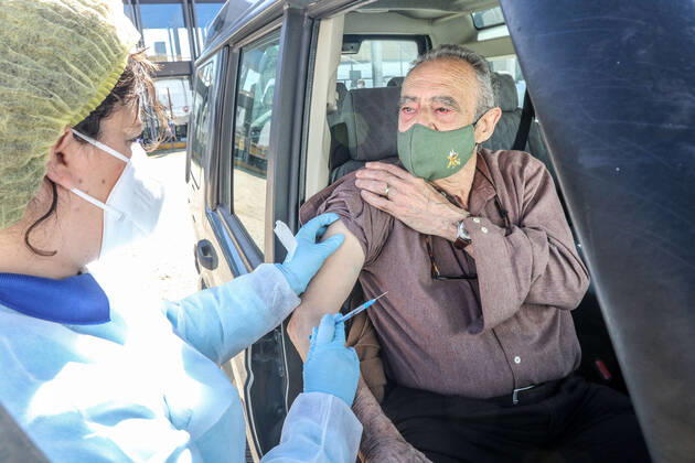February 12, 2021: February 12, 2021 (Ronda,Malaga) The Andalusian Health Service (SAS) has started this Friday in Ronda the massive vaccination against the coronavirus in over 80 years. Those with mobility problems with the first dose of Pfizer vaccine are being given the dose in vehicles to the population over the age of 80. - ZUMAc161 20210212_zap_c161_021 Copyright: xLorenzoxCarnerox