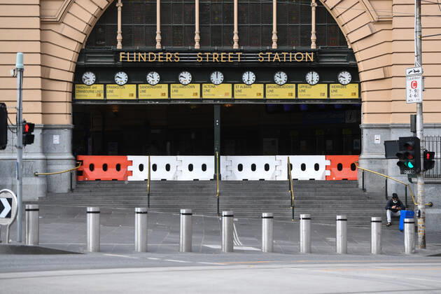VICTORIA CORONAVIRUS COVID19, Flinders Street Station is seen in Melbourne, Saturday, February 13, 2021. Victoria has entered a short, sharp circuit-breaker lockdown for five days amid fears the highly infectious UK strain of coronavirus has spread in the community. ( NO ARCHIVING, EDITORIAL USE ONLY, NO USE IN BOOKS WITHOUT CONSENT MELBOURNE VIC AUSTRALIA  Copyright: xERIKxANDERSONx 20210213001520219689