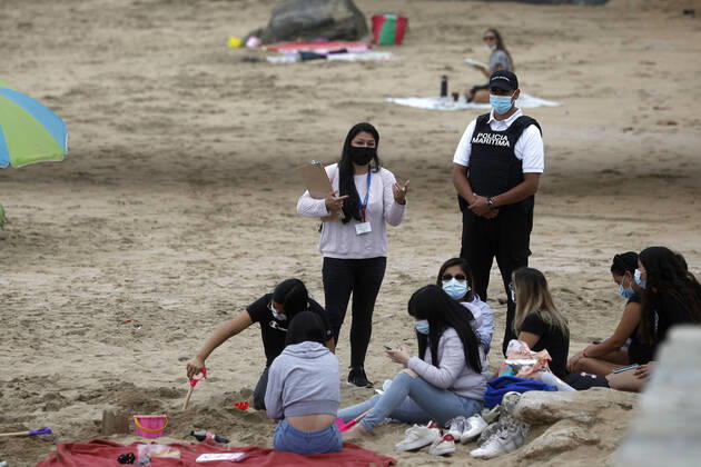 Concon, February 13, 2021 Health authorities and regional government along with Navy personnel inspect vacationers on the Amarilla beach of this commune that advanced to phase 3 Andres Pina Aton Chile, Concon Chile Aton 488583  Copyright: ANDRESxPINA ATONxCHILE