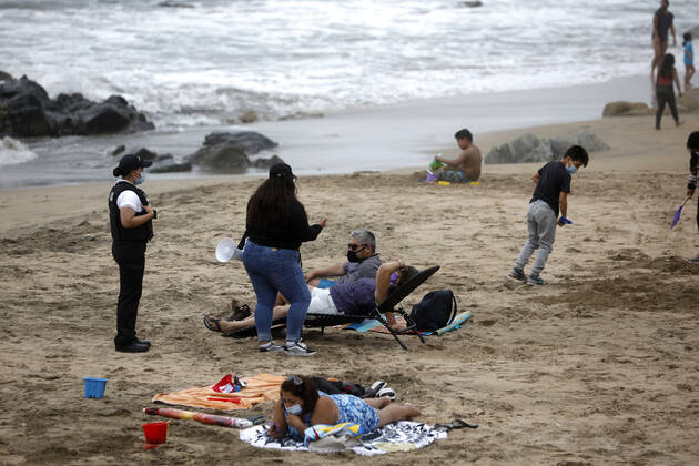 Concon, February 13, 2021 Health authorities and regional government along with Navy personnel inspect vacationers on the Amarilla beach of this commune that advanced to phase 3 Andres Pina Aton Chile, Concon Chile Aton 488584  Copyright: ANDRESxPINA ATONxCHILE