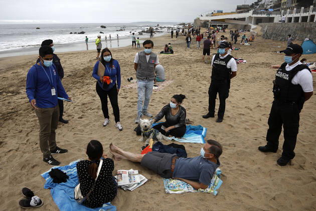 Concon, February 13, 2021 Health authorities and regional government along with Navy personnel inspect vacationers on the Amarilla beach of this commune that advanced to phase 3 Andres Pina Aton Chile, Concon Chile Aton 488590  Copyright: ANDRESxPINA ATONxCHILE